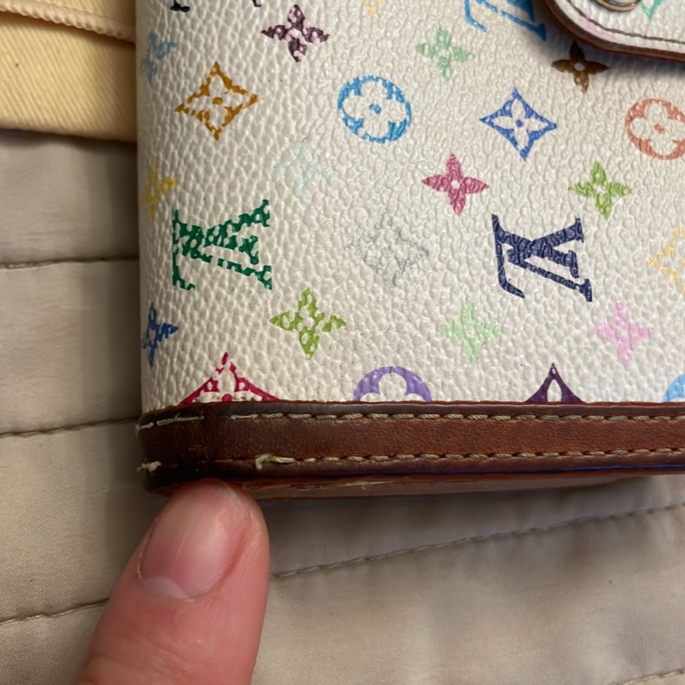 Takashi murkami white Louis Vuitton preloved kiss lock wallet lv gold - Picture 3 of 14